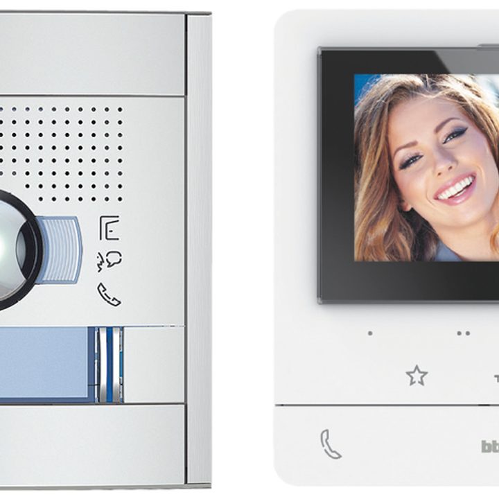 1025704