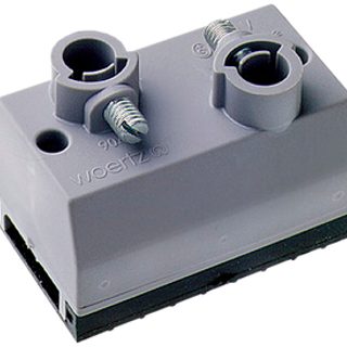 1025882