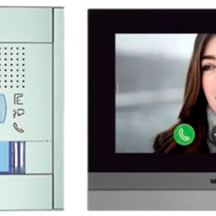 1025902