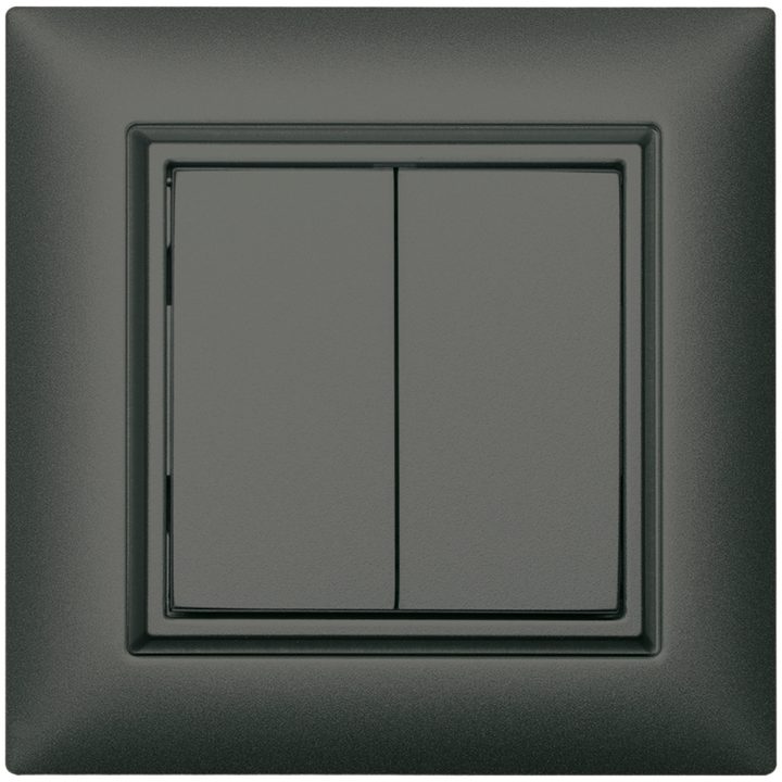1086353